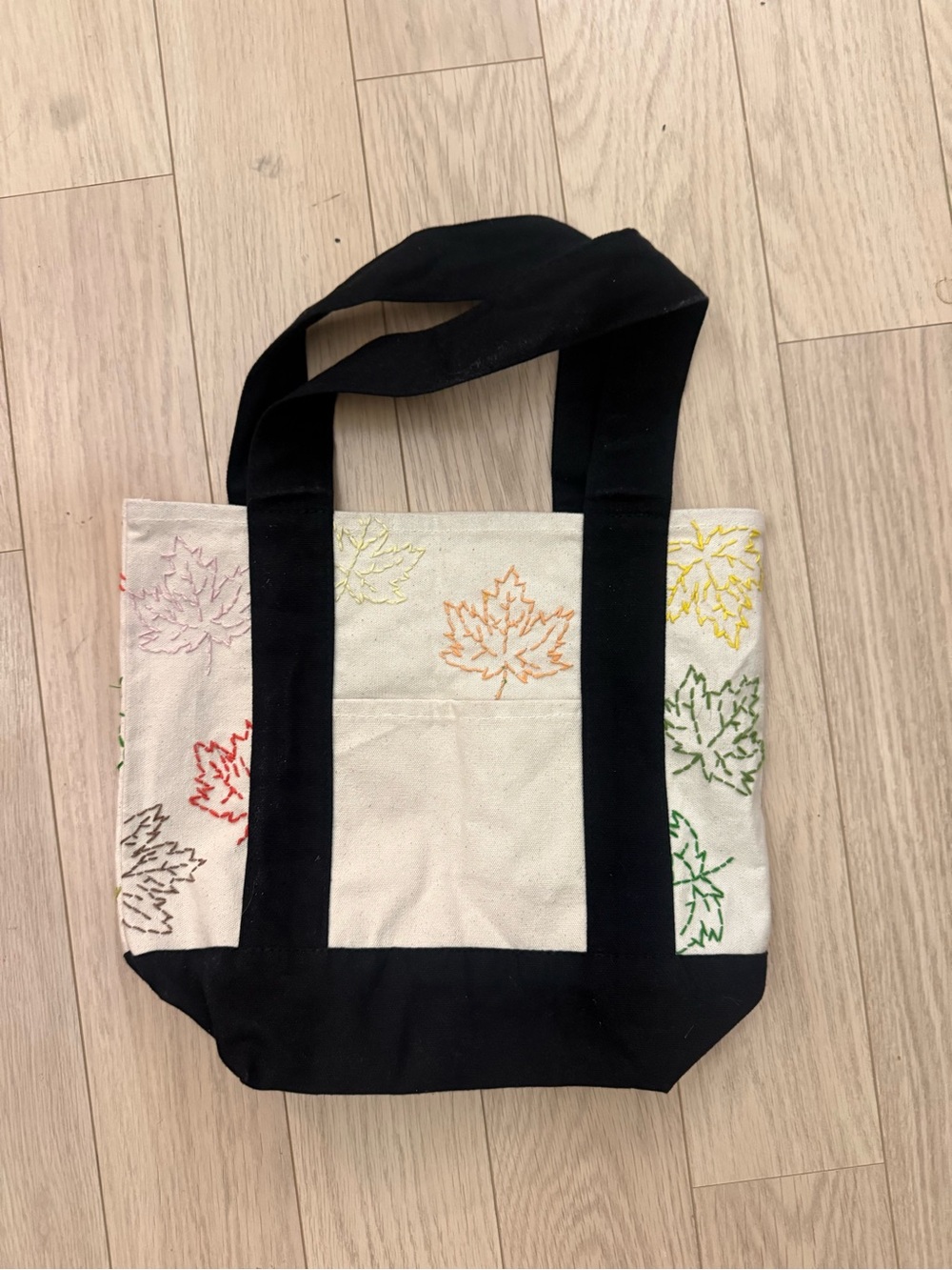 Hand Embroidered leaf tote - Picture 7 of 9